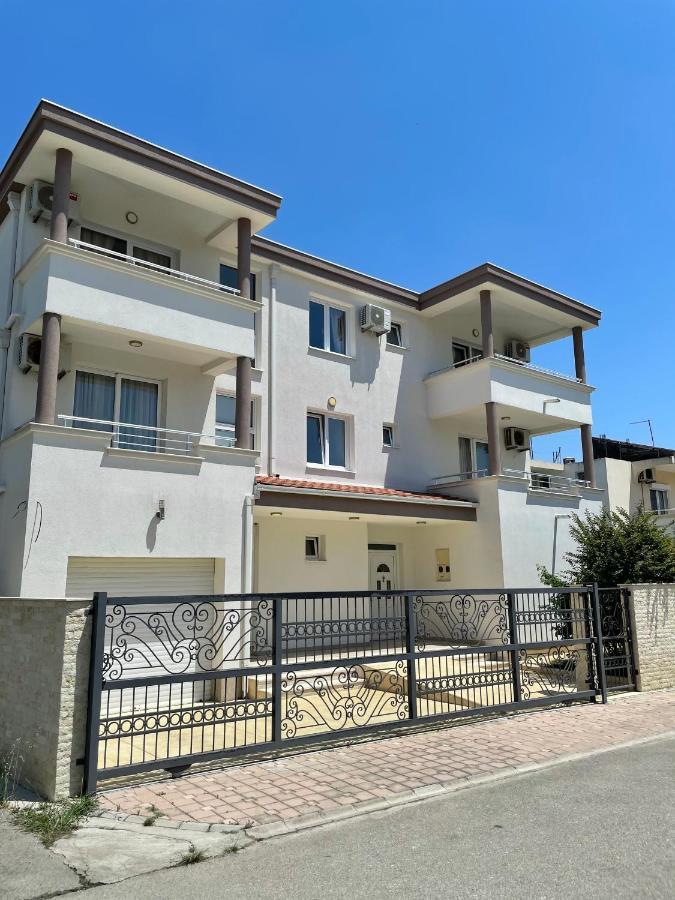 Apartments Harris Ulcinj Buitenkant foto