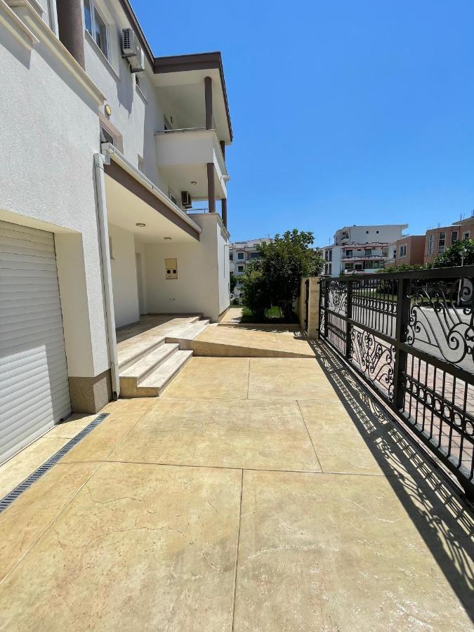 Apartments Harris Ulcinj Buitenkant foto